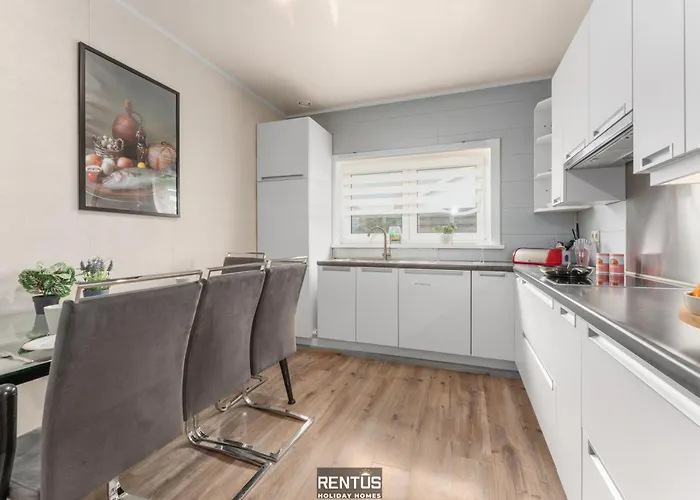 Fevery Village - Spacious For 12 Guests With Enclosed Garden בית נופש *