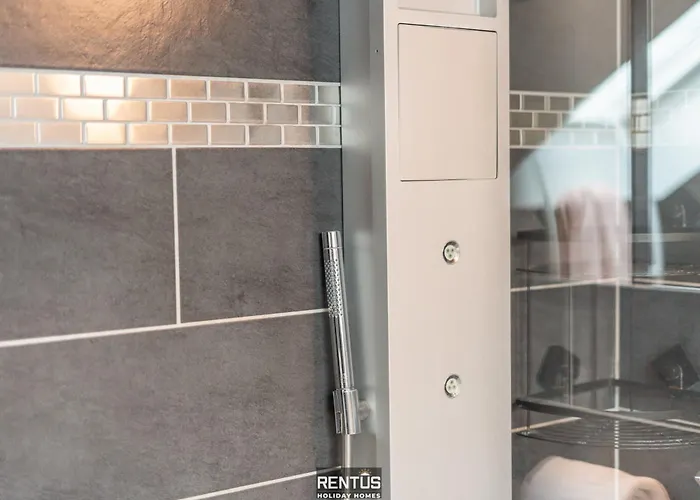 Fevery Village - Spacious For 12 Guests With Enclosed Garden בית נופש *